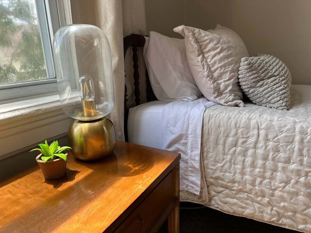 2 habitaciones, escritorio, tabla de planchar con plancha y wifi gratis 