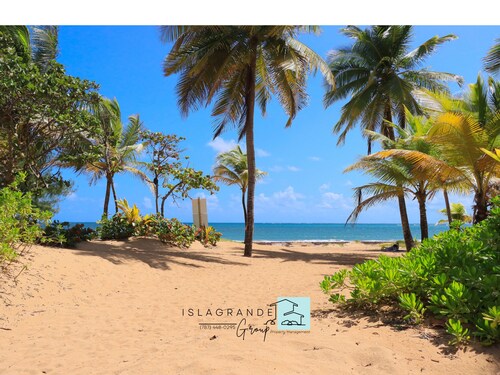 Charming Beachfront Retreat - Wake Up to Waves - 2 BD Apt with AC at Río Grande