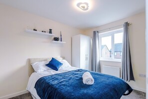 3 makuuhuonetta, silitysrauta/-lauta, ilmainen Wi-Fi, vuodevaatteet