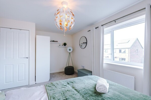 3 habitaciones, acceso a internet y ropa de cama