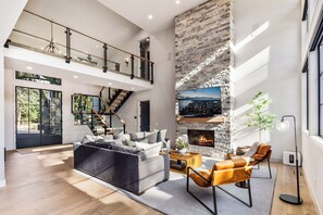 Smart-TV, peis, videospill og fotballspill