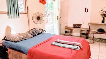 Economy Shared Dormitory | Desk, laptop workspace