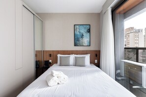 Classic Studio | In-room safe, laptop workspace, blackout drapes, WiFi (free)