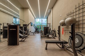 A gym with various exercise equipment, including weight machines and a rowing machine. - 360 SP Faria Lima (São Paulo)