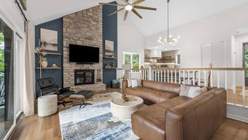 电视、壁炉、办公室