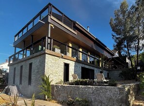 Exterior - Spacious 5-bedroom villa in charming Basel area with indoor pool & fitness room (Leymen)