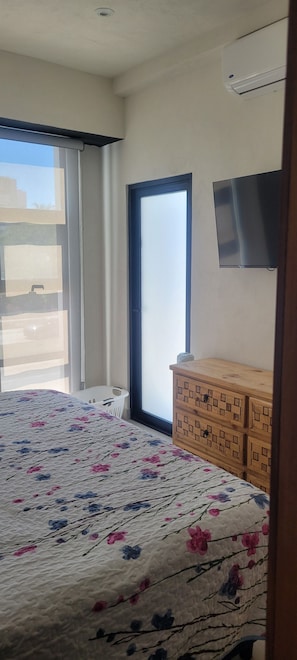 2 bedrooms, iron/ironing board, internet, bed sheets