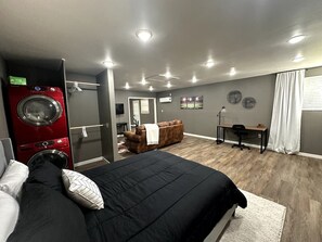 1 bedroom, desk, iron/ironing board, free WiFi - Brady - Industrial Man Cave (Tulsa)