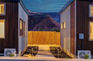 Property grounds - Zion Retreat: Brand New Tiny Home w/ King Bed, Full Kitchen & Kids Loft #12 (Virgin)