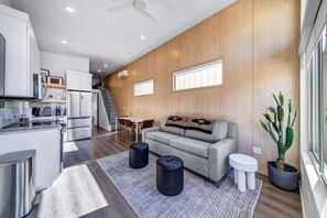 TV, fireplace - Zion Retreat: Brand New Tiny Home w/ King Bed, Full Kitchen & Kids Loft #12 (Virgin)