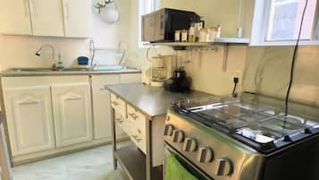 Fridge, stovetop