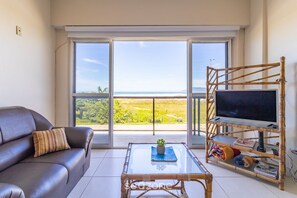 Basic Apartment | Living area