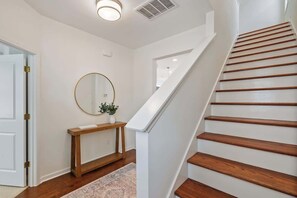 Interior - 4BR home w/ workspace & parking (Oxford)