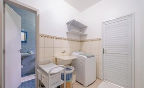 Villa | Bathroom | Free toiletries - 4BR Home w/ BBQ 100m From Beach Jat0355 (Bombinhas)