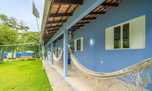 Villa | Terrace/patio - 4BR Home w/ BBQ 100m From Beach Jat0355 (Bombinhas)