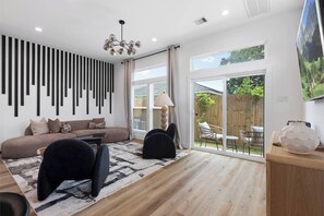 Smart-TV og stereoanlegg