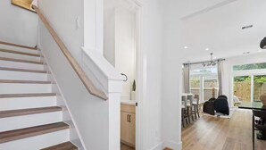 Interior - City Stay Couples, Creators, and Cozy Hub in HTX (Houston)