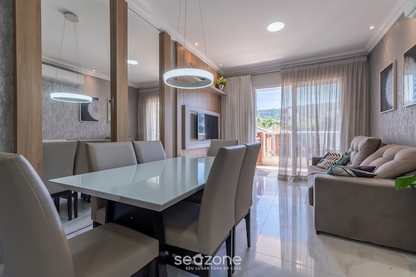 Basic Apartment | Living area