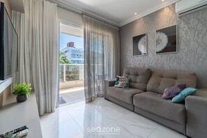 Basic Apartment | Living area