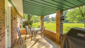 Outdoor dining - Riverfront Home w/ Porches & Views in Cotter! (Cotter)