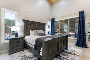 2 室のベッドルーム、アイロン / アイロン台、旅行用ベビーベッド、WiFi (無料)