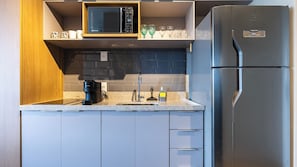 Fridge, microwave, stovetop, cookware/dishes/utensils