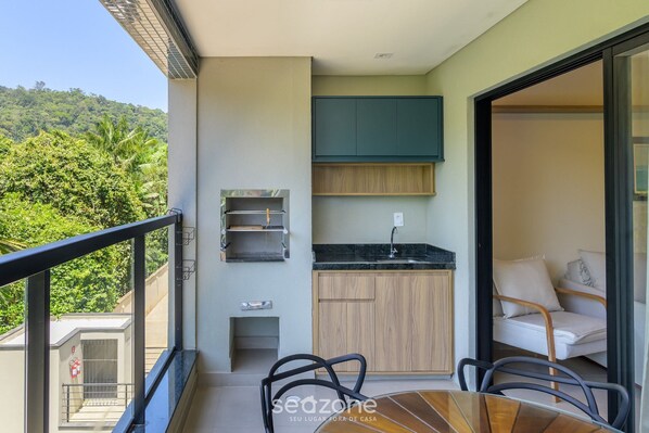 Basic Apartment | Outdoor dining - HRE - Apartments 290 m From Toninhas Beach (Ubatuba)