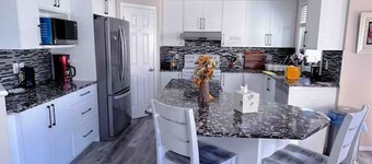 Cozy 1 bedroom in large house Calgary-UC,LRT, SAIT