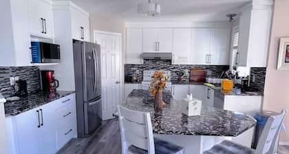 Cozy 1 bedroom in large house Calgary-UC,LRT, SAIT