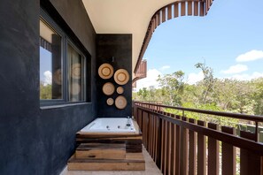 Bain à remous extérieur