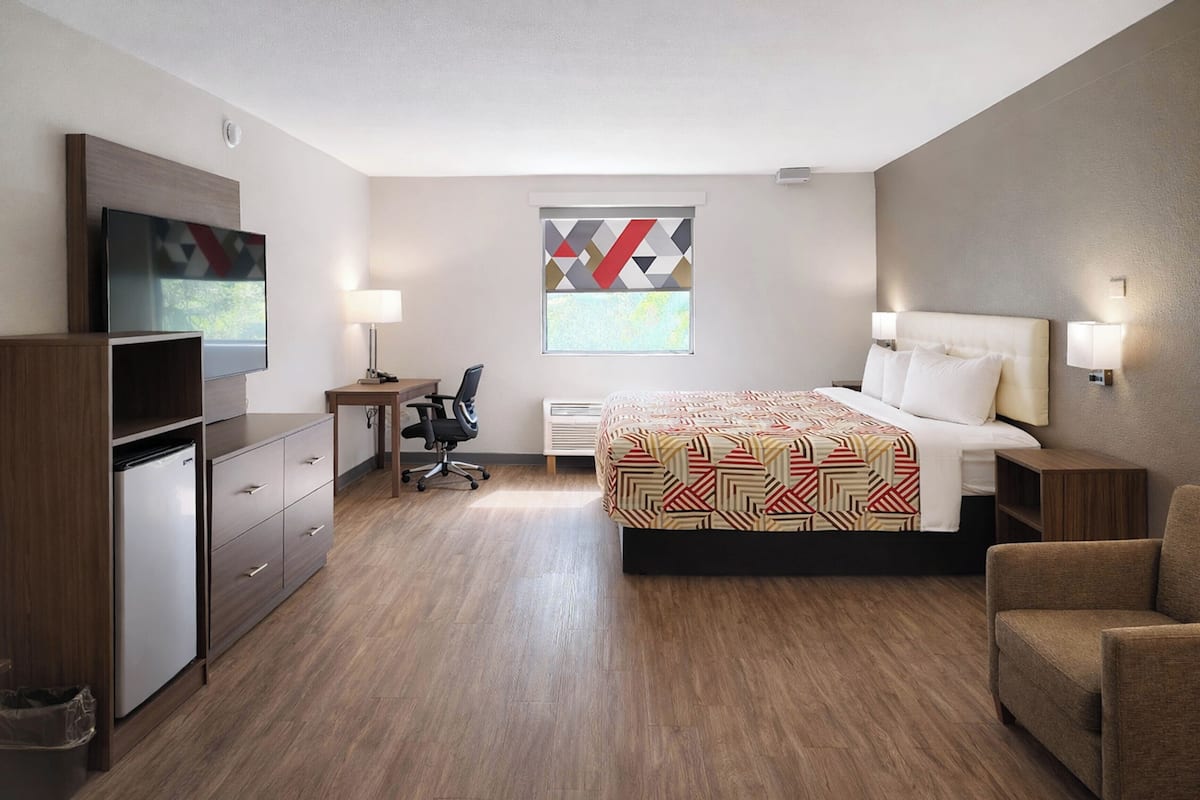 WiFi (free), bed sheets