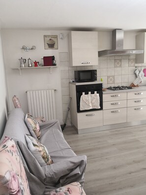 Smart TV - In the heart of Susa, apartment for families or group of friends. (Susa)