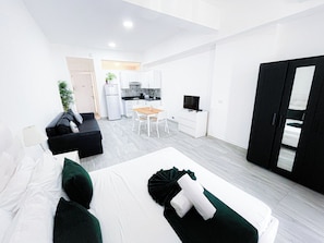Executive-Studiosuite, Stadtblick | Individuell dekoriert, individuell eingerichtet, Schreibtisch
