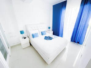 Suite estudio Deluxe, vistas a la ciudad | Sábanas de algodón egipcio y ropa de cama de alta calidad