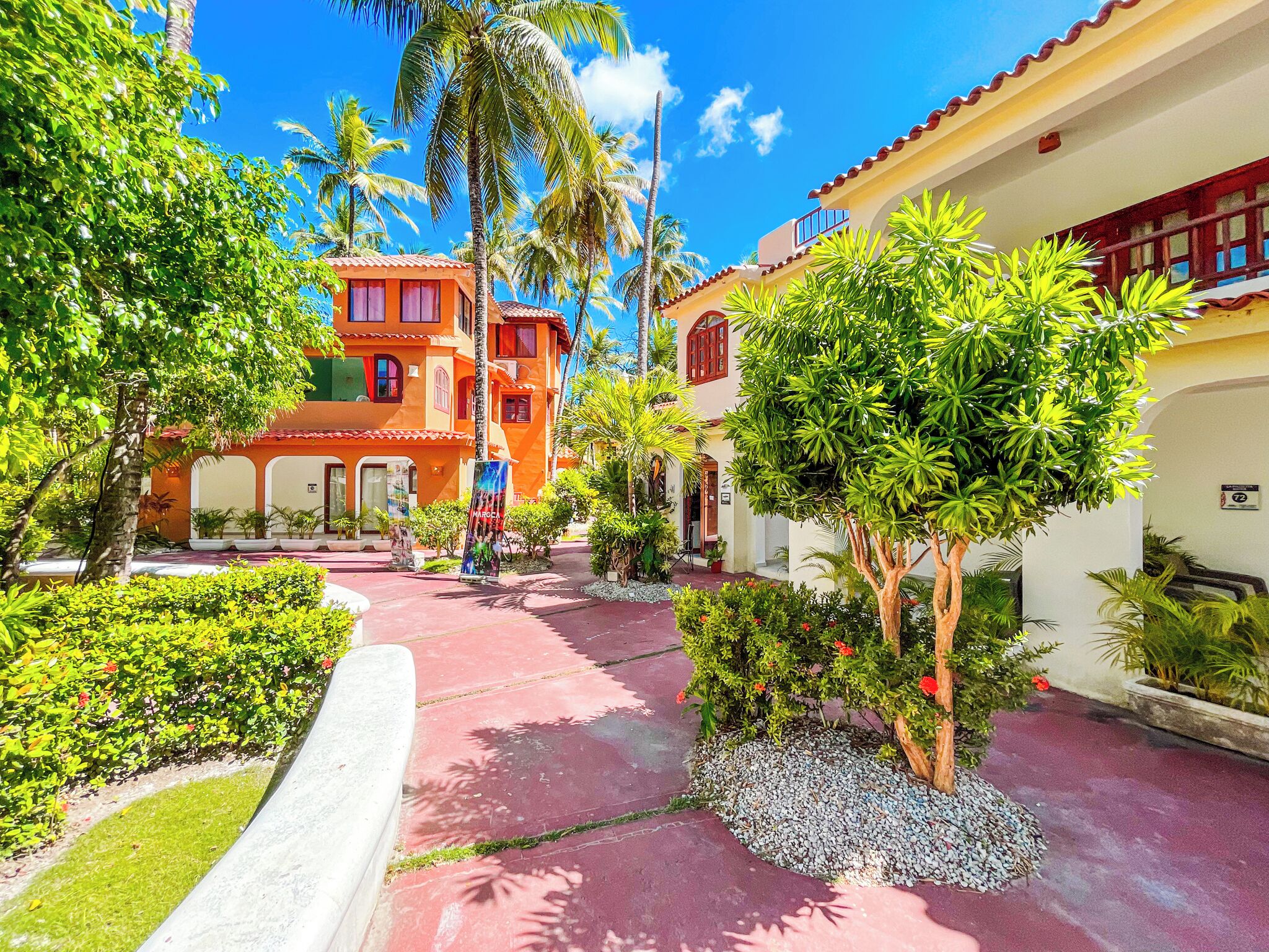 Körperbehandlungen, Hydrotherapie, Aromatherapie, Warmsteinmassagen