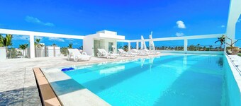 STUDIOS and SUITES Ducassi ROOFTOP POOL