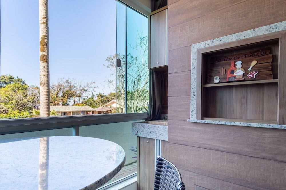 2 Bedroom Apart w/ Air 270m From the Beach Gps0102