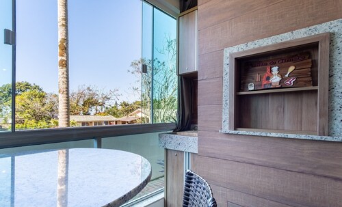 2 Bedroom Apart w/ Air 270m From the Beach Gps0102