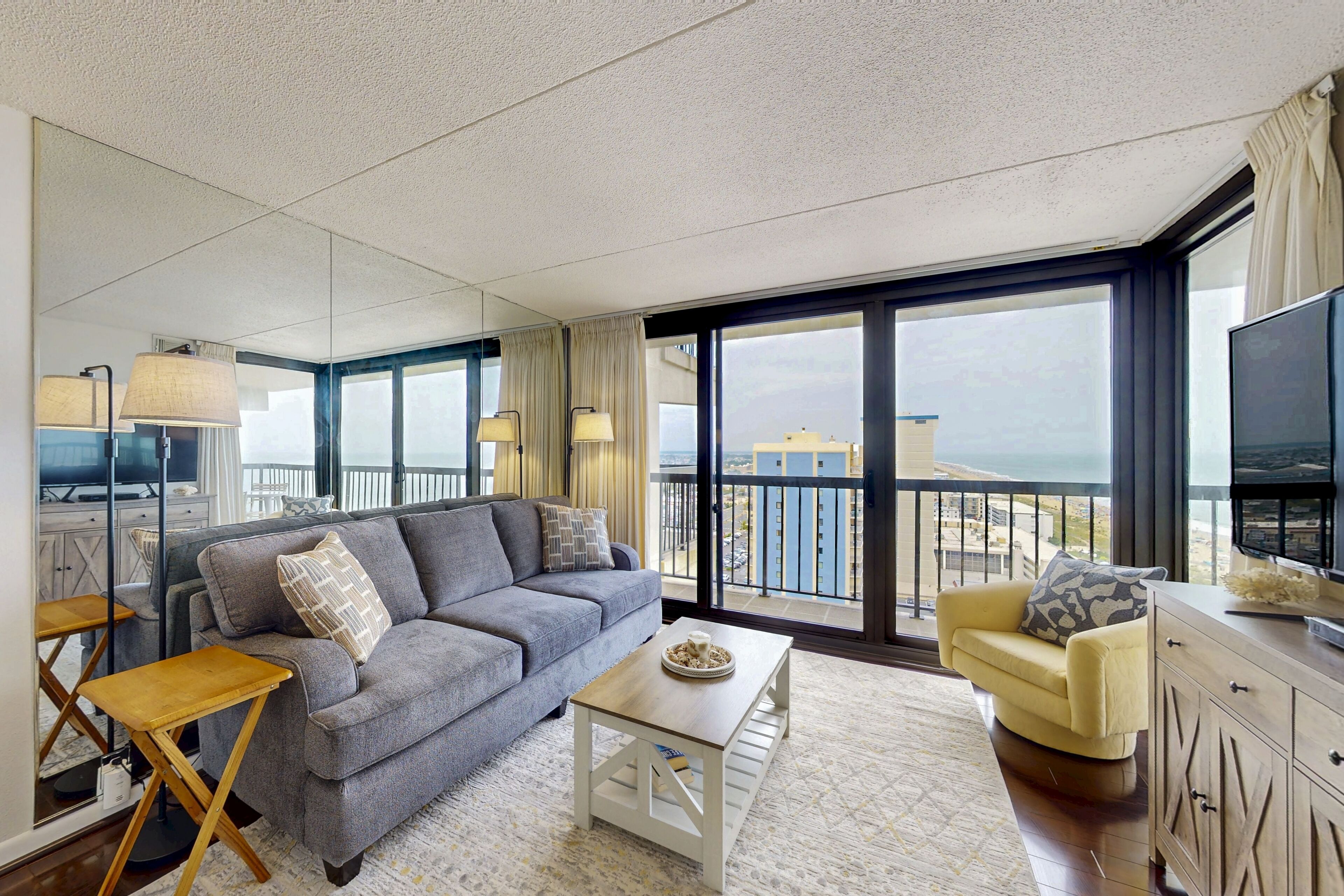 テレビ、DVD プレーヤー