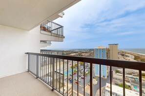 Property grounds - Charming Beach Condo w/Balcony, beach & bay views, Pools, Gym, Tennis, W/D & A/C (Ocean City)