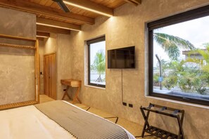 4 bedrooms, iron/ironing board, internet, bed sheets