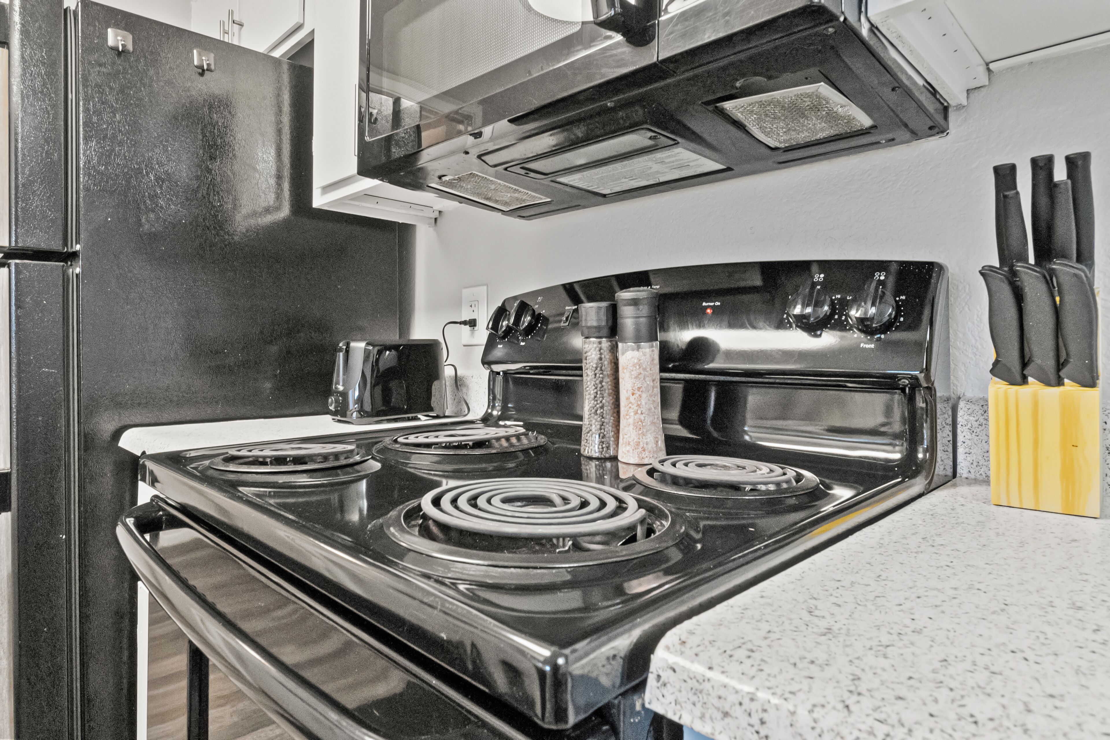 雪櫃、微波爐、焗爐、爐具