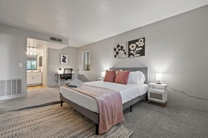 1 slaapkamer, een bureau, een strijkplank/strijkijzer, gratis wifi