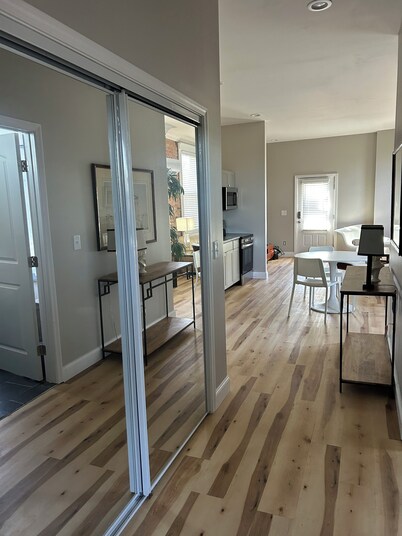 Hip 1-bedroom corporate apt located in Historic Downtown Tennille, GA with AC