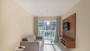 Apartamento básico | Zona de estar | Una televisión