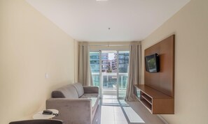 Apartamento básico | Zona de estar | Una televisión