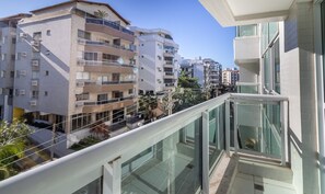 Basic Apartment | Lanai