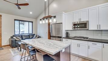 Fridge, microwave, dishwasher, coffee/tea maker
