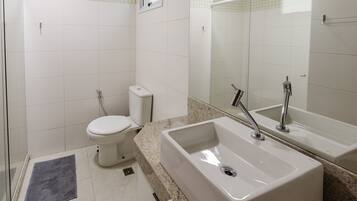 Basic Apartment | Bathroom