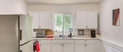 Fridge, microwave, stovetop, coffee/tea maker